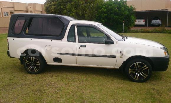 Sayi Na hannu Ford Escort White Mota in Butha–Buthe a Thaba-Tseka Sayi Na hannu Ford Escort White Mota in Butha–Buthe a Thaba-Tseka