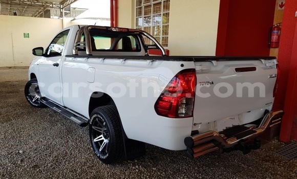Acheter Occasion Voiture Toyota Hilux Blanc à Maputsoa, Leribe Acheter Occasion Voiture Toyota Hilux Blanc à Maputsoa, Leribe