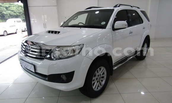 Acheter Occasion Voiture Toyota Fortuner Blanc à Maseru, Maseru Acheter Occasion Voiture Toyota Fortuner Blanc à Maseru, Maseru