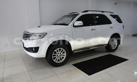 Acheter Occasion Voiture Toyota Fortuner Blanc à Maseru, Maseru Acheter Occasion Voiture Toyota Fortuner Blanc à Maseru, Maseru