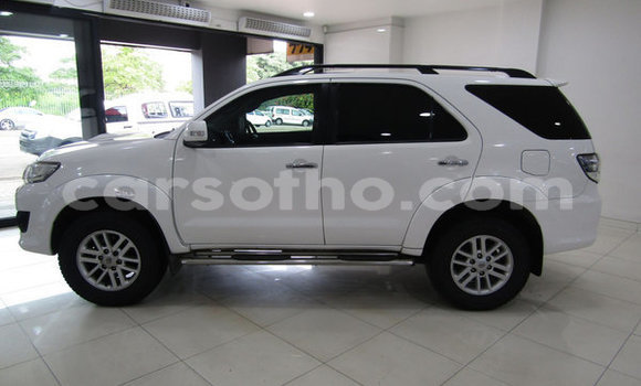 Acheter Occasion Voiture Toyota Fortuner Blanc à Maseru, Maseru Acheter Occasion Voiture Toyota Fortuner Blanc à Maseru, Maseru