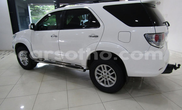Acheter Occasion Voiture Toyota Fortuner Blanc à Maseru, Maseru Acheter Occasion Voiture Toyota Fortuner Blanc à Maseru, Maseru