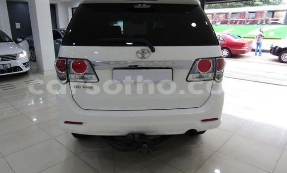 Acheter Occasion Voiture Toyota Fortuner Blanc à Maseru, Maseru Acheter Occasion Voiture Toyota Fortuner Blanc à Maseru, Maseru