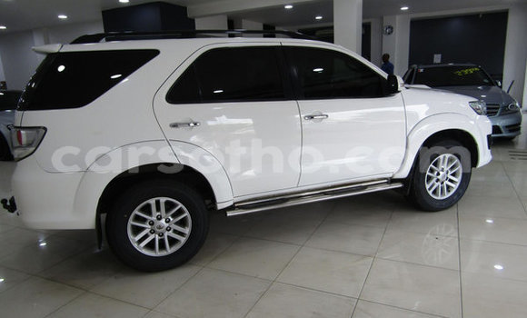Acheter Occasion Voiture Toyota Fortuner Blanc à Maseru, Maseru Acheter Occasion Voiture Toyota Fortuner Blanc à Maseru, Maseru