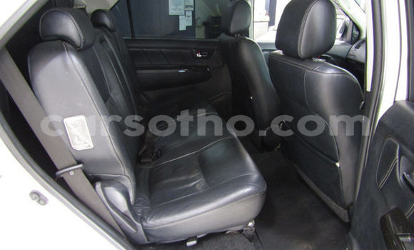 Acheter Occasion Voiture Toyota Fortuner Blanc à Maseru, Maseru Acheter Occasion Voiture Toyota Fortuner Blanc à Maseru, Maseru