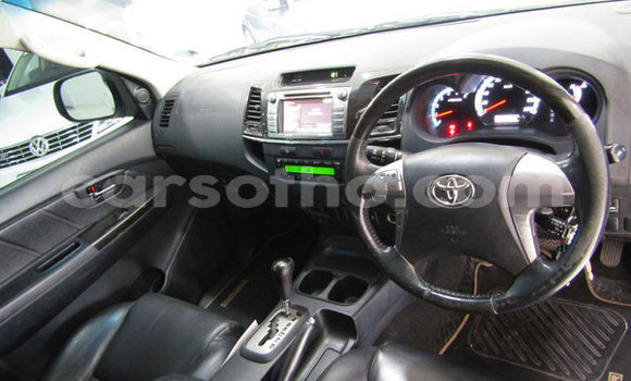 Acheter Occasion Voiture Toyota Fortuner Blanc à Maseru, Maseru Acheter Occasion Voiture Toyota Fortuner Blanc à Maseru, Maseru