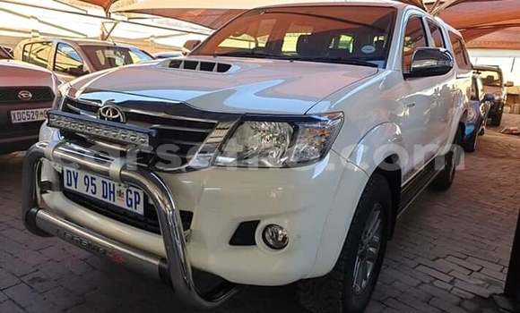 Acheter Occasion Voiture Toyota Hilux Blanc à Hlotse, Leribe Acheter Occasion Voiture Toyota Hilux Blanc à Hlotse, Leribe