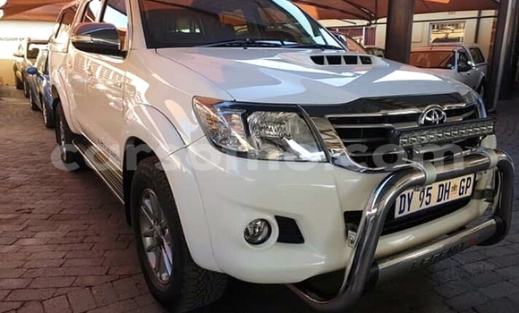 Acheter Occasion Voiture Toyota Hilux Blanc à Hlotse, Leribe Acheter Occasion Voiture Toyota Hilux Blanc à Hlotse, Leribe