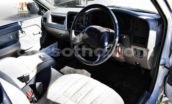 اشتري مستعمل Isuzu KB White سيارة في Hlotse في Leribe اشتري مستعمل Isuzu KB White سيارة في Hlotse في Leribe