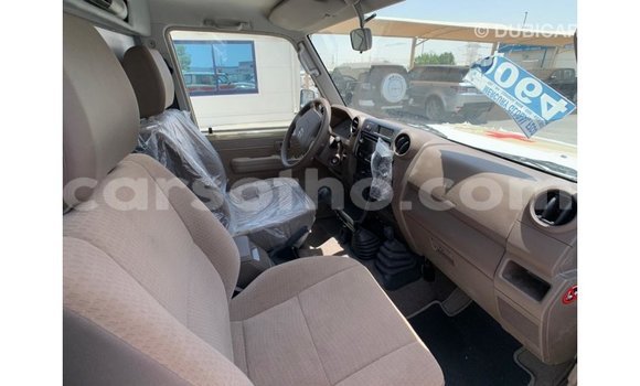 Sayi Imported Toyota Land Cruiser Beige Mota in Import - Dubai a Maseru Sayi Imported Toyota Land Cruiser Beige Mota in Import - Dubai a Maseru