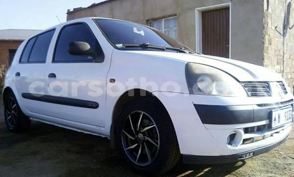 Sayi Na hannu Renault Clio White Mota in Maseru a Maseru