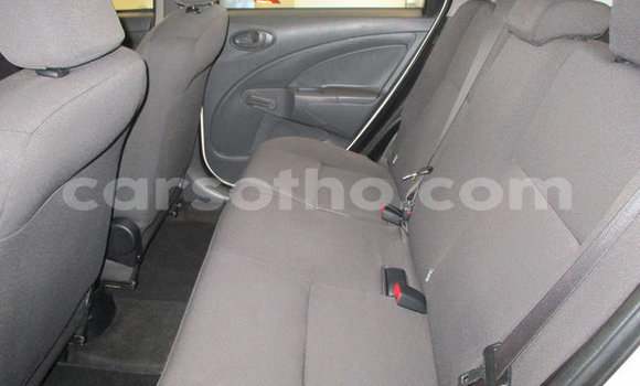 Acheter Occasion Voiture Toyota Etios Blanc à Hlotse, Leribe Acheter Occasion Voiture Toyota Etios Blanc à Hlotse, Leribe