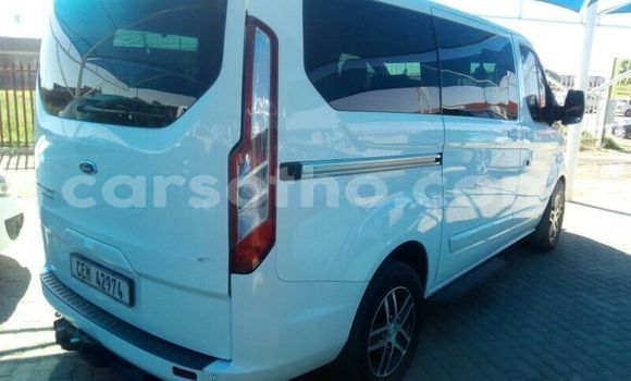 Sayi Na hannu Ford Tourneo Courier White Mota in Peka a Leribe Sayi Na hannu Ford Tourneo Courier White Mota in Peka a Leribe