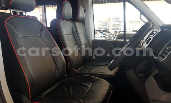 اشتري مستعمل Volkswagen Transporter White سيارة في Hlotse في Leribe اشتري مستعمل Volkswagen Transporter White سيارة في Hlotse في Leribe
