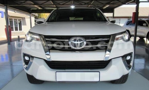 Acheter Occasion Voiture Toyota Fortuner Blanc à Maseru, Maseru Acheter Occasion Voiture Toyota Fortuner Blanc à Maseru, Maseru