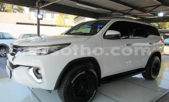 Acheter Occasion Voiture Toyota Fortuner Blanc à Maseru, Maseru Acheter Occasion Voiture Toyota Fortuner Blanc à Maseru, Maseru