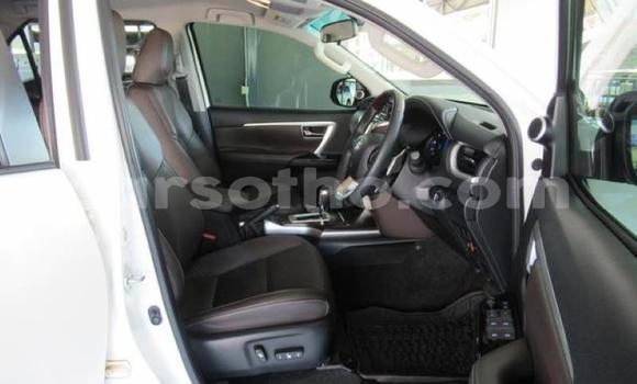 Acheter Occasion Voiture Toyota Fortuner Blanc à Maseru, Maseru Acheter Occasion Voiture Toyota Fortuner Blanc à Maseru, Maseru
