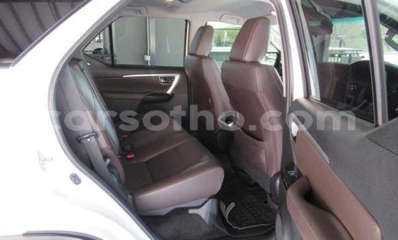 Acheter Occasion Voiture Toyota Fortuner Blanc à Maseru, Maseru Acheter Occasion Voiture Toyota Fortuner Blanc à Maseru, Maseru
