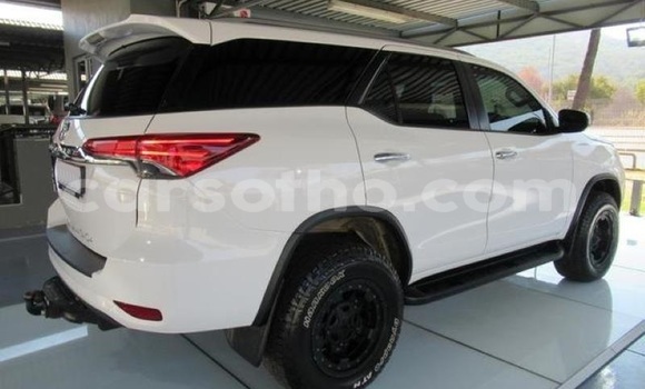 Acheter Occasion Voiture Toyota Fortuner Blanc à Maseru, Maseru Acheter Occasion Voiture Toyota Fortuner Blanc à Maseru, Maseru