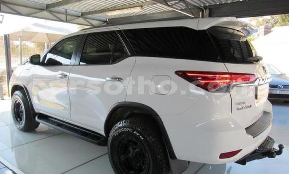 Acheter Occasion Voiture Toyota Fortuner Blanc à Maseru, Maseru Acheter Occasion Voiture Toyota Fortuner Blanc à Maseru, Maseru