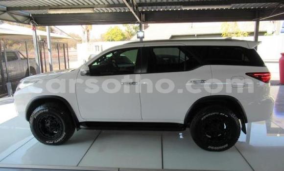 Acheter Occasion Voiture Toyota Fortuner Blanc à Maseru, Maseru Acheter Occasion Voiture Toyota Fortuner Blanc à Maseru, Maseru