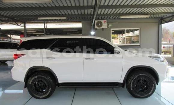 Acheter Occasion Voiture Toyota Fortuner Blanc à Maseru, Maseru Acheter Occasion Voiture Toyota Fortuner Blanc à Maseru, Maseru