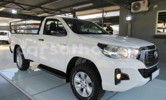 Sayi Na hannu Toyota Hilux White Mota in Butha Buthe a Butha-Buthe Sayi Na hannu Toyota Hilux White Mota in Butha Buthe a Butha-Buthe