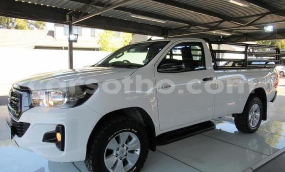 Sayi Na hannu Toyota Hilux White Mota in Butha Buthe a Butha-Buthe Sayi Na hannu Toyota Hilux White Mota in Butha Buthe a Butha-Buthe