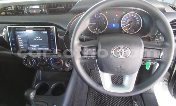 Sayi Na hannu Toyota Hilux White Mota in Butha Buthe a Butha-Buthe Sayi Na hannu Toyota Hilux White Mota in Butha Buthe a Butha-Buthe