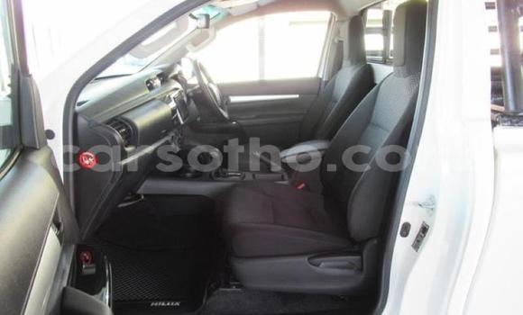 Sayi Na hannu Toyota Hilux White Mota in Butha Buthe a Butha-Buthe Sayi Na hannu Toyota Hilux White Mota in Butha Buthe a Butha-Buthe