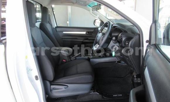 Sayi Na hannu Toyota Hilux White Mota in Butha Buthe a Butha-Buthe Sayi Na hannu Toyota Hilux White Mota in Butha Buthe a Butha-Buthe