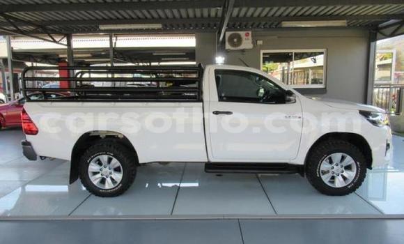 Sayi Na hannu Toyota Hilux White Mota in Butha Buthe a Butha-Buthe Sayi Na hannu Toyota Hilux White Mota in Butha Buthe a Butha-Buthe