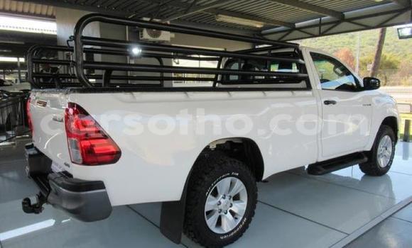 Sayi Na hannu Toyota Hilux White Mota in Butha Buthe a Butha-Buthe Sayi Na hannu Toyota Hilux White Mota in Butha Buthe a Butha-Buthe