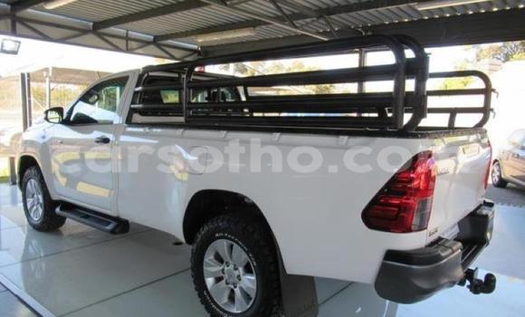 Sayi Na hannu Toyota Hilux White Mota in Butha Buthe a Butha-Buthe Sayi Na hannu Toyota Hilux White Mota in Butha Buthe a Butha-Buthe