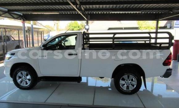 Sayi Na hannu Toyota Hilux White Mota in Butha Buthe a Butha-Buthe Sayi Na hannu Toyota Hilux White Mota in Butha Buthe a Butha-Buthe