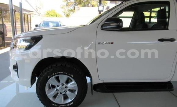 Sayi Na hannu Toyota Hilux White Mota in Butha Buthe a Butha-Buthe Sayi Na hannu Toyota Hilux White Mota in Butha Buthe a Butha-Buthe