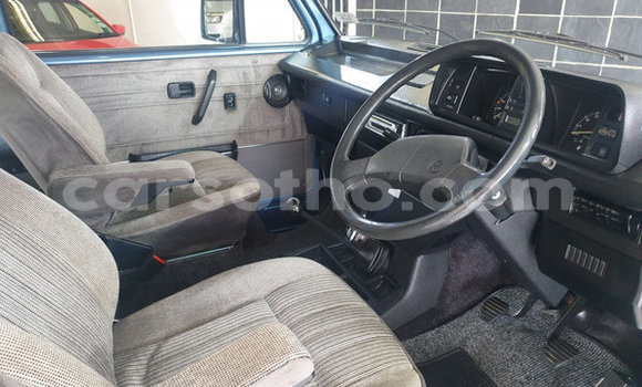 اشتري مستعمل Volkswagen Caravelle Blue سيارة في Hlotse في Leribe اشتري مستعمل Volkswagen Caravelle Blue سيارة في Hlotse في Leribe