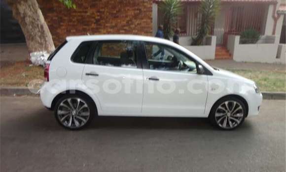 Acheter Occasion Voiture Volkswagen Polo Blanc à Maputsoa, Leribe Acheter Occasion Voiture Volkswagen Polo Blanc à Maputsoa, Leribe