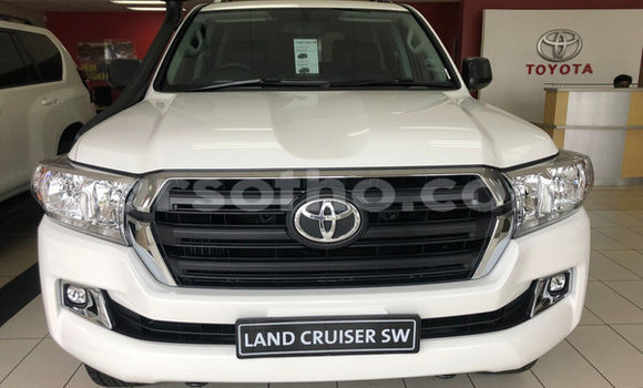 Buy Used Toyota Land Cruiser Prado White Car in Hlotse in Leribe Buy Used Toyota Land Cruiser Prado White Car in Hlotse in Leribe