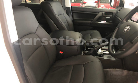 Buy Used Toyota Land Cruiser Prado White Car in Hlotse in Leribe Buy Used Toyota Land Cruiser Prado White Car in Hlotse in Leribe