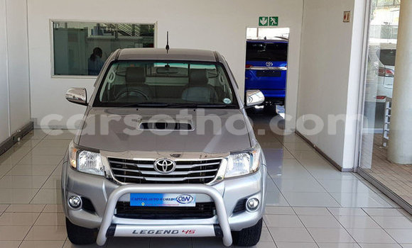 Sayi Na hannu Toyota Hilux Silver Mota in Mafeteng a Mafeteng Sayi Na hannu Toyota Hilux Silver Mota in Mafeteng a Mafeteng