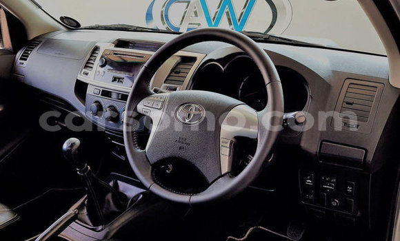 Sayi Na hannu Toyota Hilux Silver Mota in Mafeteng a Mafeteng Sayi Na hannu Toyota Hilux Silver Mota in Mafeteng a Mafeteng