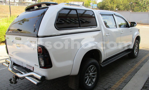 اشتري مستعمل Toyota Hilux White سيارة في Butha Buthe في Butha-Buthe اشتري مستعمل Toyota Hilux White سيارة في Butha Buthe في Butha-Buthe