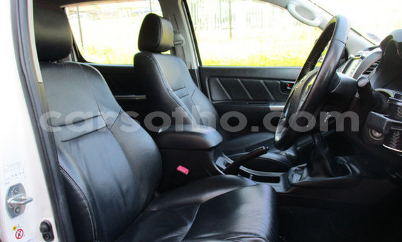 اشتري مستعمل Toyota Hilux White سيارة في Butha Buthe في Butha-Buthe اشتري مستعمل Toyota Hilux White سيارة في Butha Buthe في Butha-Buthe