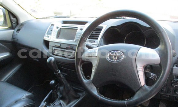 اشتري مستعمل Toyota Hilux White سيارة في Butha Buthe في Butha-Buthe اشتري مستعمل Toyota Hilux White سيارة في Butha Buthe في Butha-Buthe