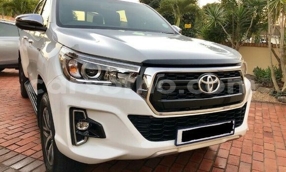 اشتري مستعمل Toyota Hilux White سيارة في Butha Buthe في Butha-Buthe اشتري مستعمل Toyota Hilux White سيارة في Butha Buthe في Butha-Buthe