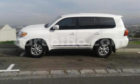 Buy Used Toyota Land Cruiser White Car in Mokhotlong in Berea Buy Used Toyota Land Cruiser White Car in Mokhotlong in Berea