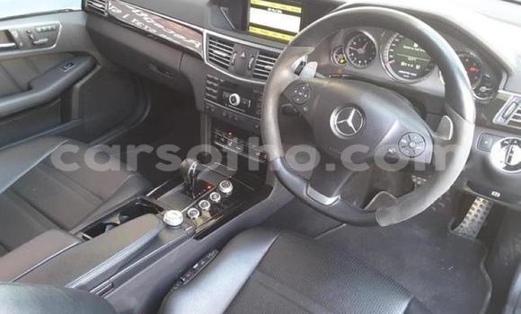 Sayi Na hannu Mercedes-Benz E–Class Blue Mota in Maseru a Maseru Sayi Na hannu Mercedes-Benz E–Class Blue Mota in Maseru a Maseru