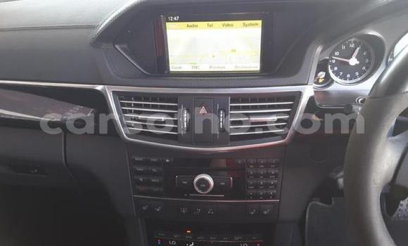 Sayi Na hannu Mercedes-Benz E–Class Blue Mota in Maseru a Maseru Sayi Na hannu Mercedes-Benz E–Class Blue Mota in Maseru a Maseru