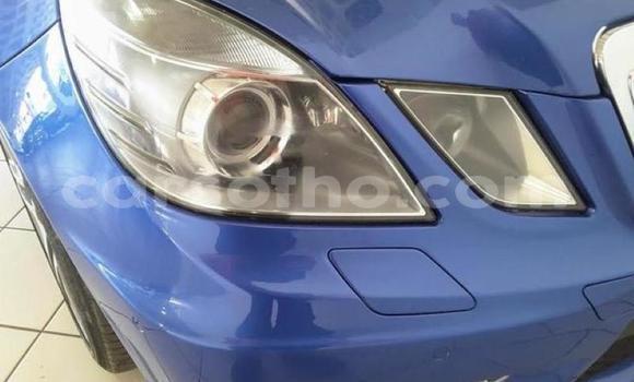 Sayi Na hannu Mercedes-Benz E–Class Blue Mota in Maseru a Maseru Sayi Na hannu Mercedes-Benz E–Class Blue Mota in Maseru a Maseru